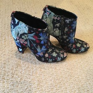 Sam Edelman Floral booties, great condition!